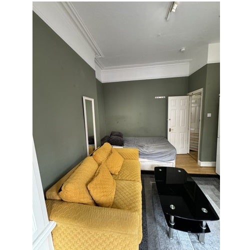 Flat Castletown Road in Greater London