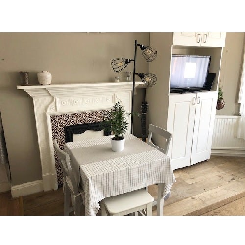 Flat Castletown Road in Greater London