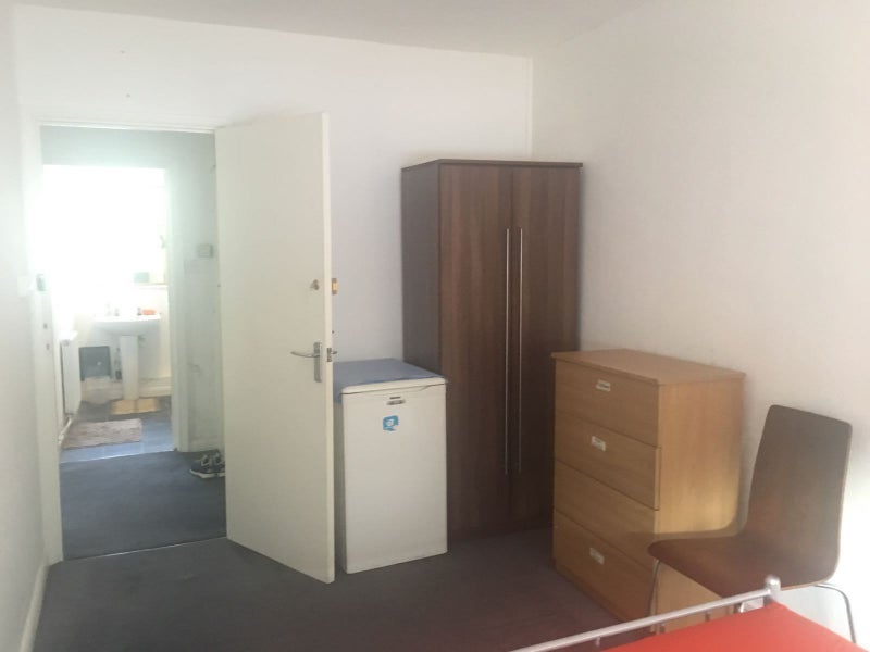 Room Newnham Road in Greater London
