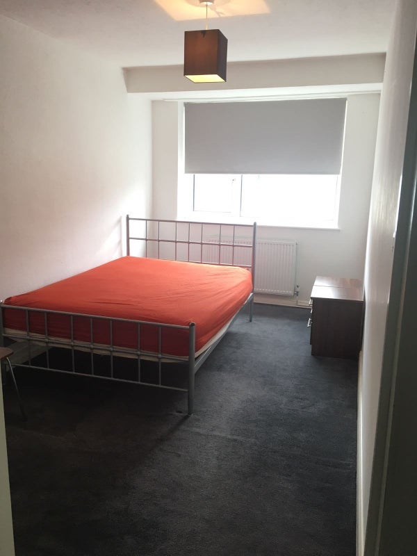 Room Newnham Road in Greater London