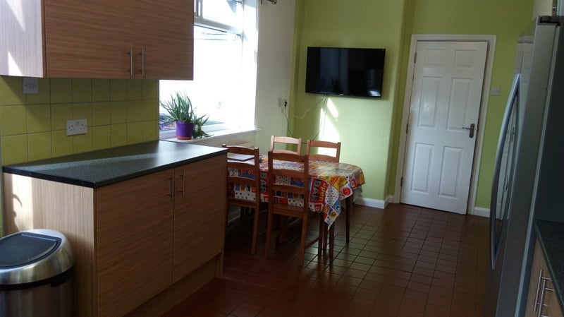 Room Leeds Road in Wakefield