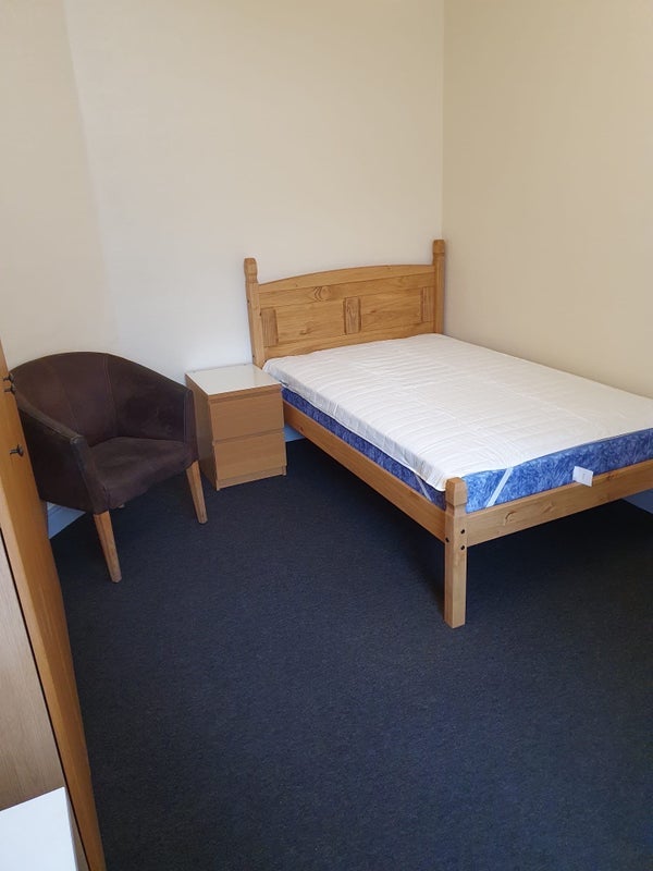 Room Leeds Road in Wakefield