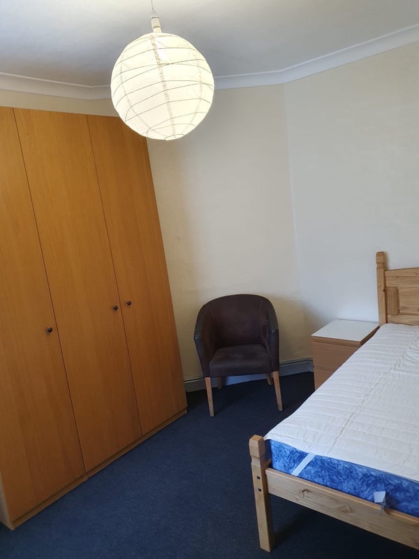 Room Leeds Road in Wakefield