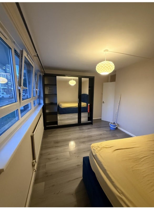 Room Gibbs Green Close in Greater London