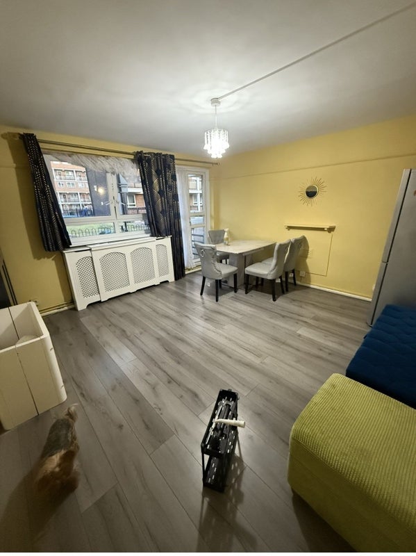 Room Gibbs Green Close in Greater London