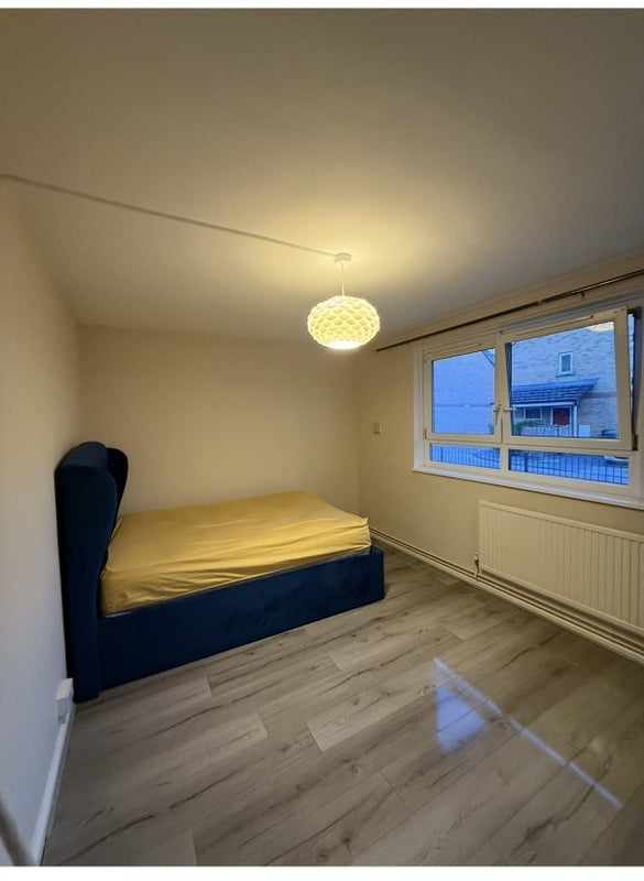 Room Gibbs Green Close in Greater London