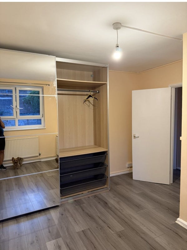 Room Gibbs Green Close in Greater London