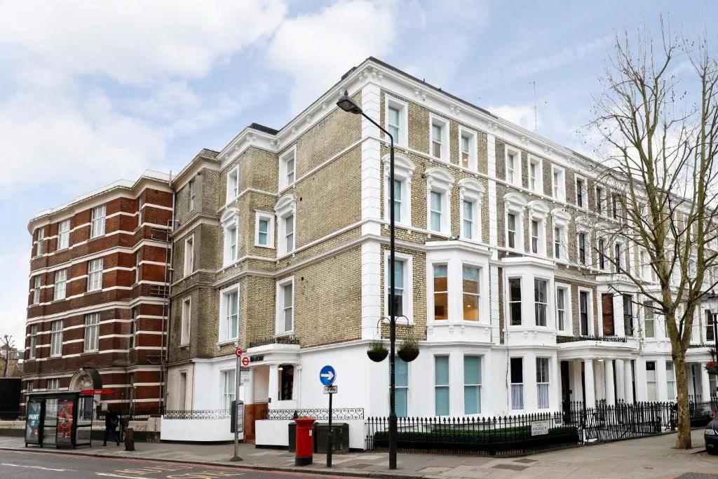 Flat Philbeach Gardens in Greater London