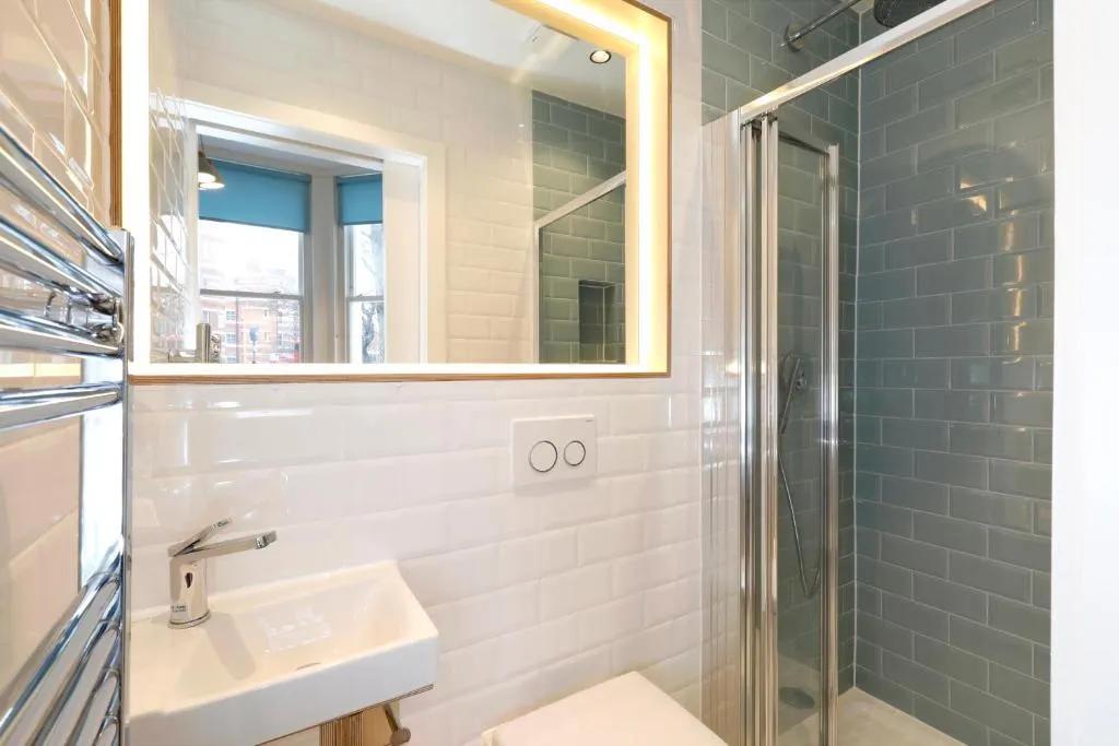Flat Philbeach Gardens in Greater London