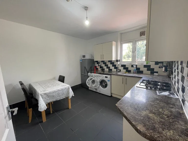 Flat Norwood Road in Greater London