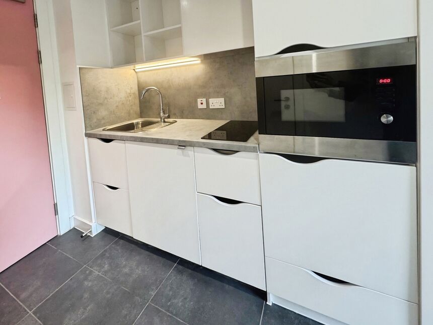 Flat Magna Square in Borough of Runnymede