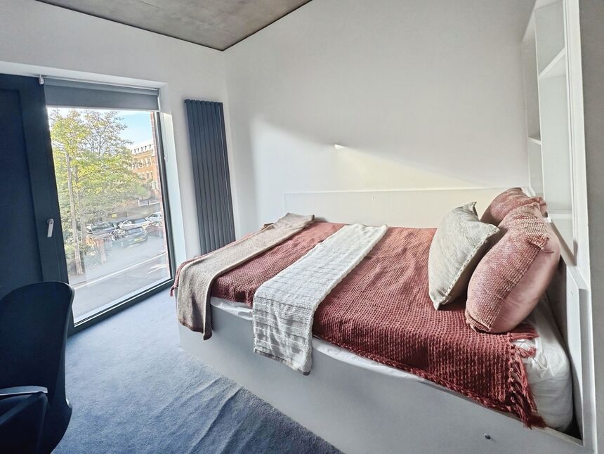 Flat Magna Square in Borough of Runnymede