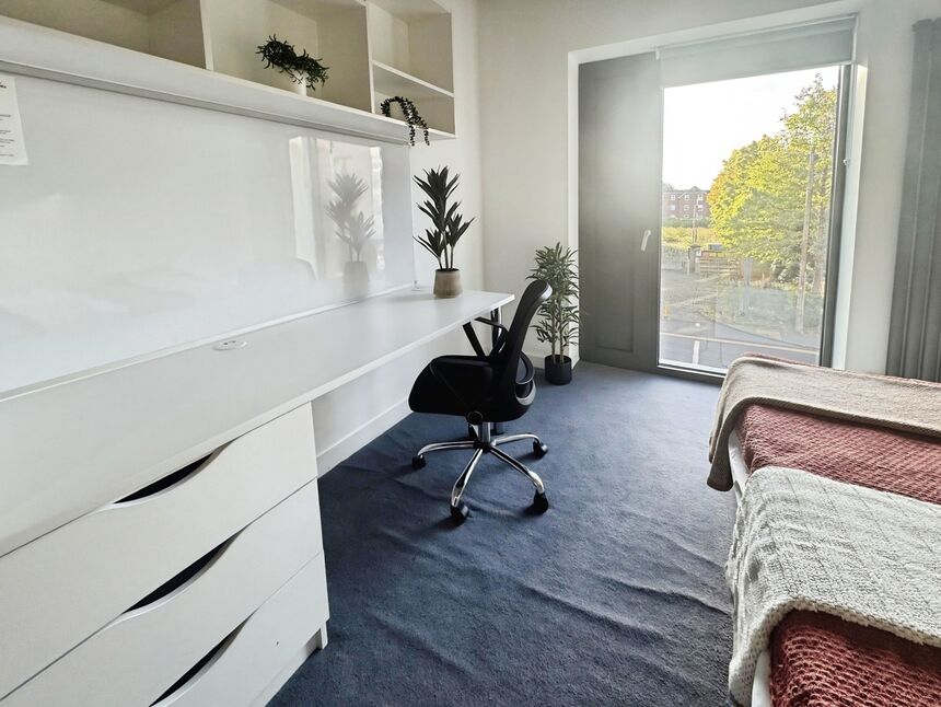 Flat Magna Square in Borough of Runnymede