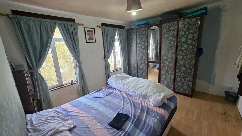 Room Stirling Road in Greater London