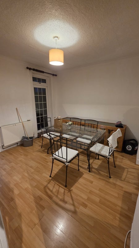 Room Stirling Road in Greater London
