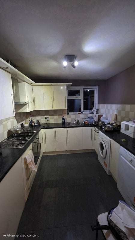 Room Stirling Road in Greater London