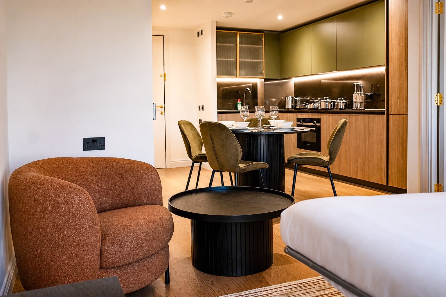 Flat Stephendale Road in Greater London
