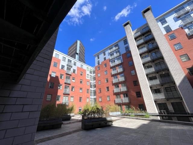 Flat Lower Ormond Street in Manchester