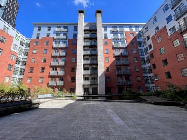 Flat Lower Ormond Street in Manchester