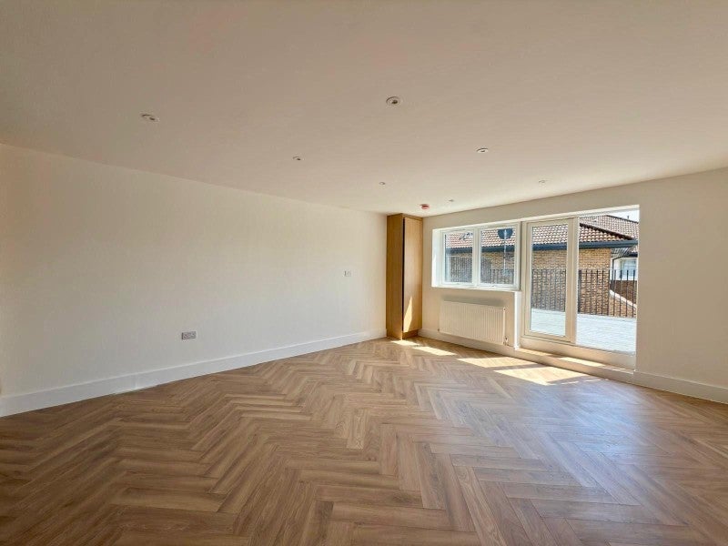 Flat London Road in Surrey Heath
