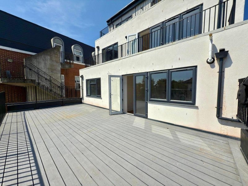 Flat London Road in Surrey Heath