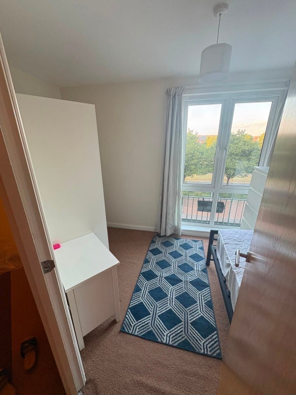 Room Lloyd George Avenue in Cardiff