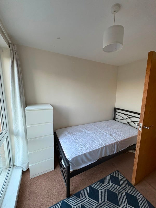 Room Lloyd George Avenue in Cardiff
