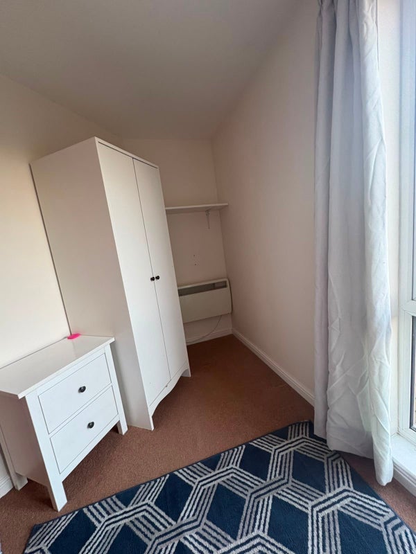 Room Lloyd George Avenue in Cardiff