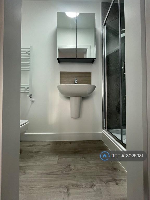 Flat Stewartsby Close in Greater London