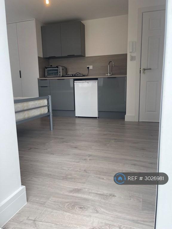 Flat Stewartsby Close in Greater London