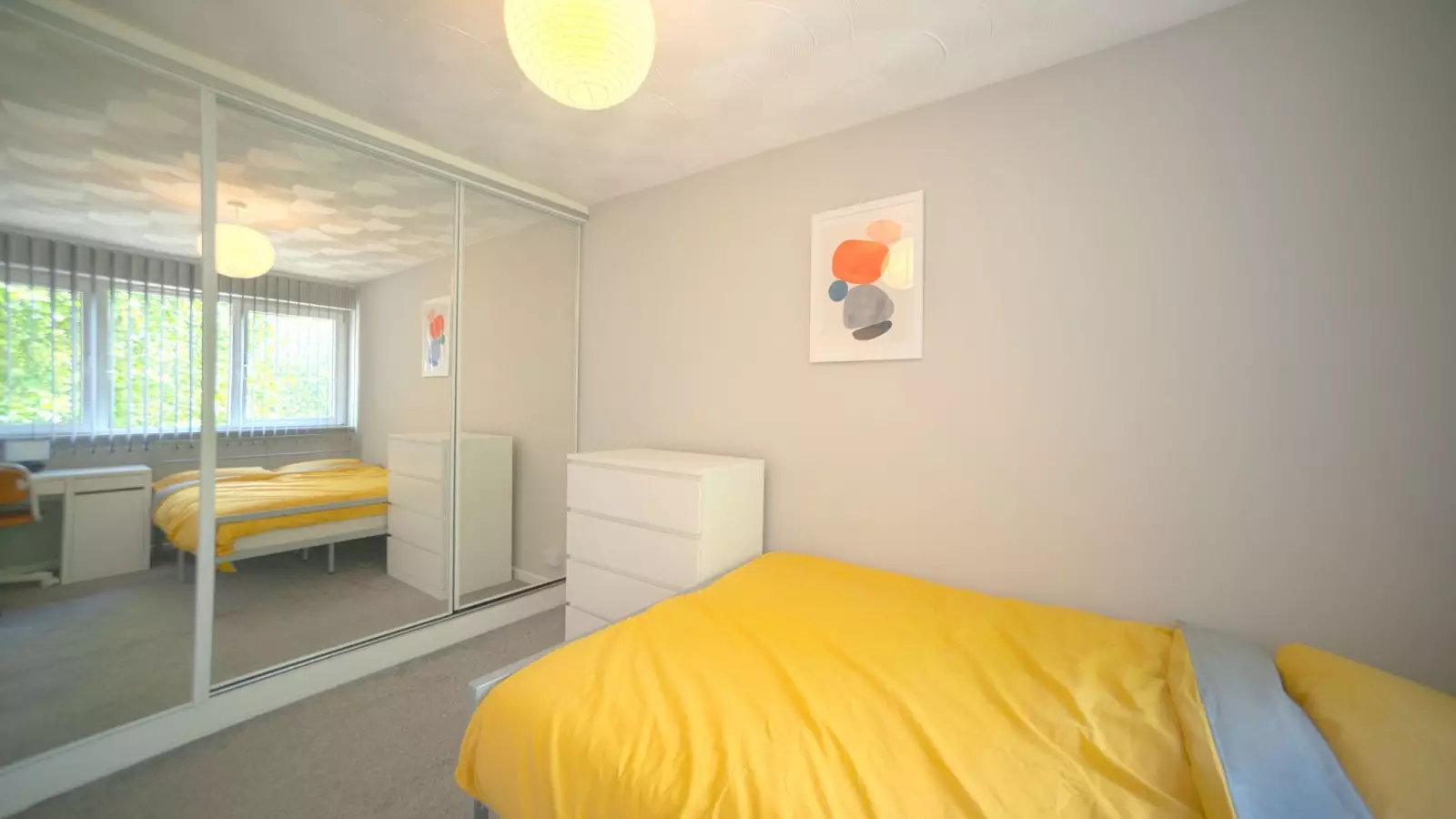 Room Smythe Street in Greater London