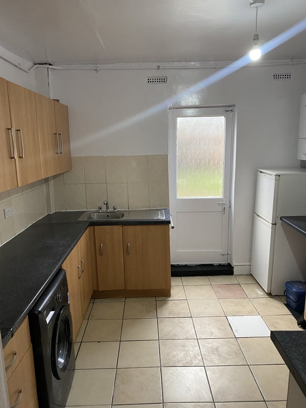 Room Reighton Road in Greater London