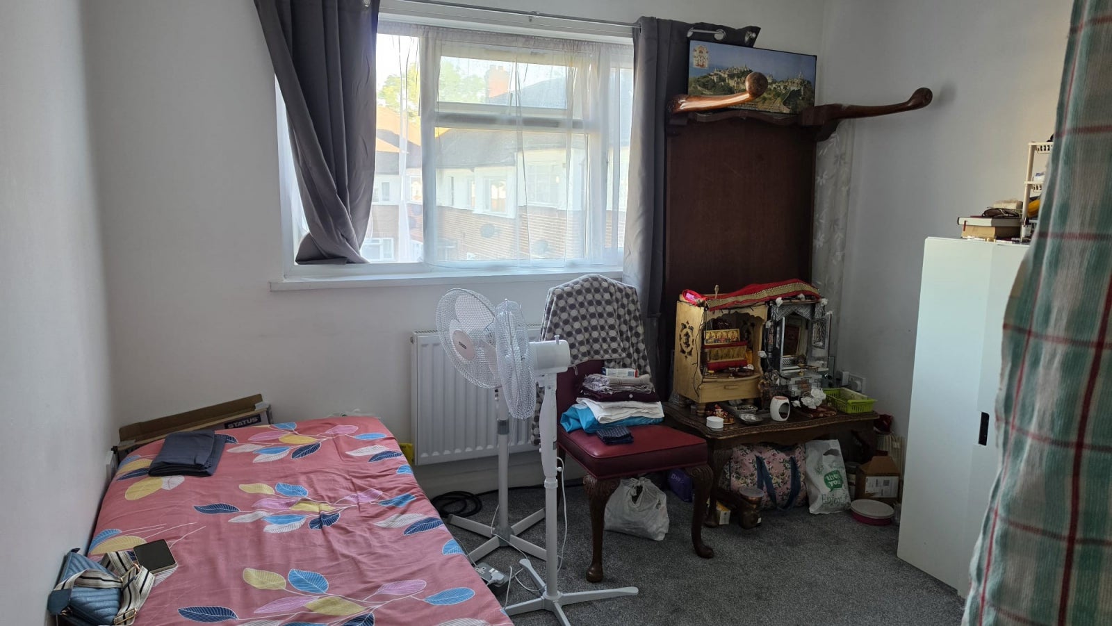 Flat Third Avenue in Greater London