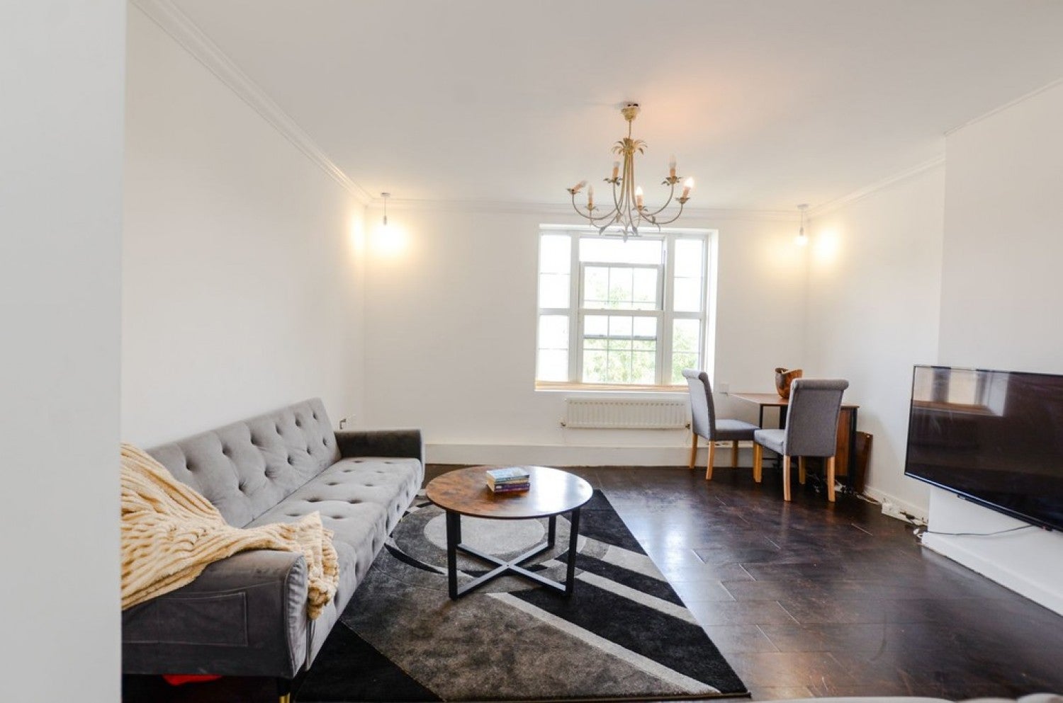 Room Eversholt Street in Greater London