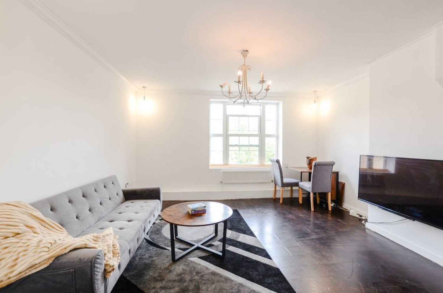 Room Eversholt Street in Greater London