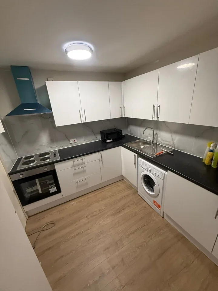 Room High Road in Greater London