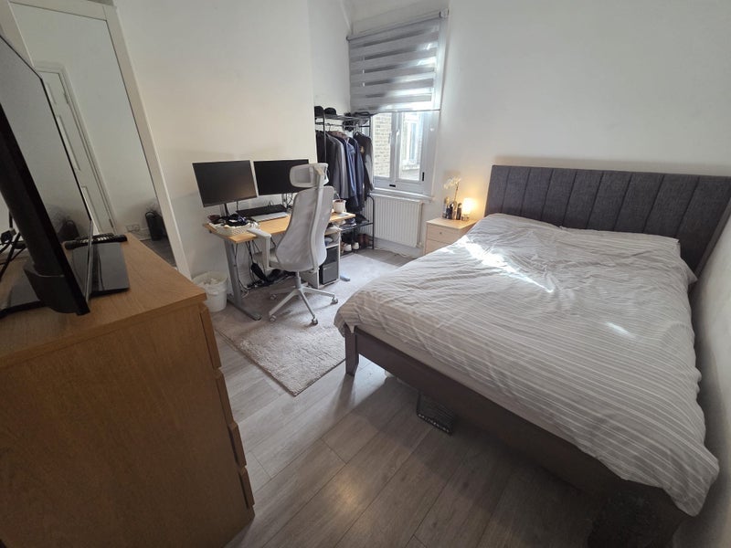 Room Cannon Hill Lane in Greater London