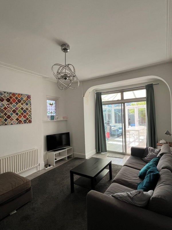Room Cannon Hill Lane in Greater London