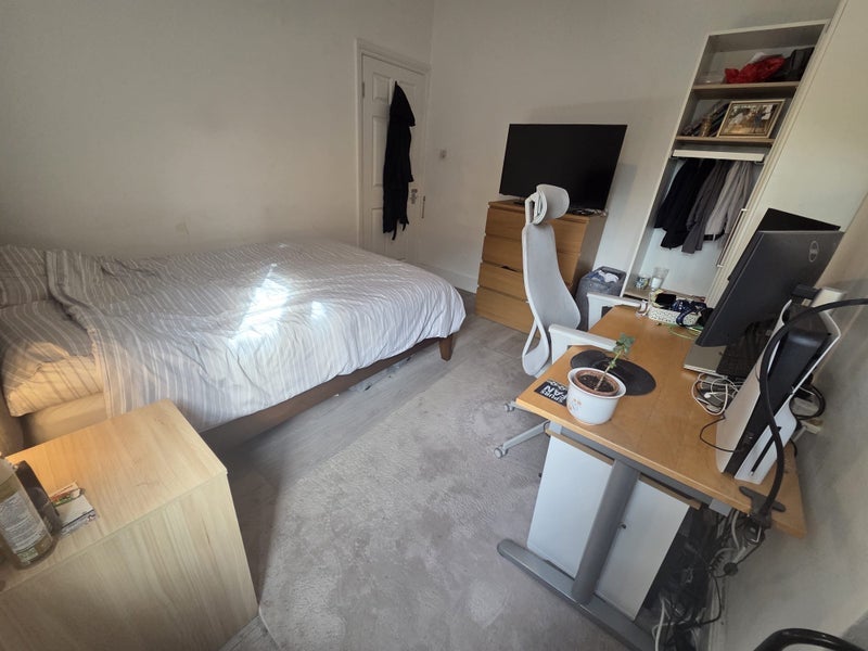 Room Cannon Hill Lane in Greater London