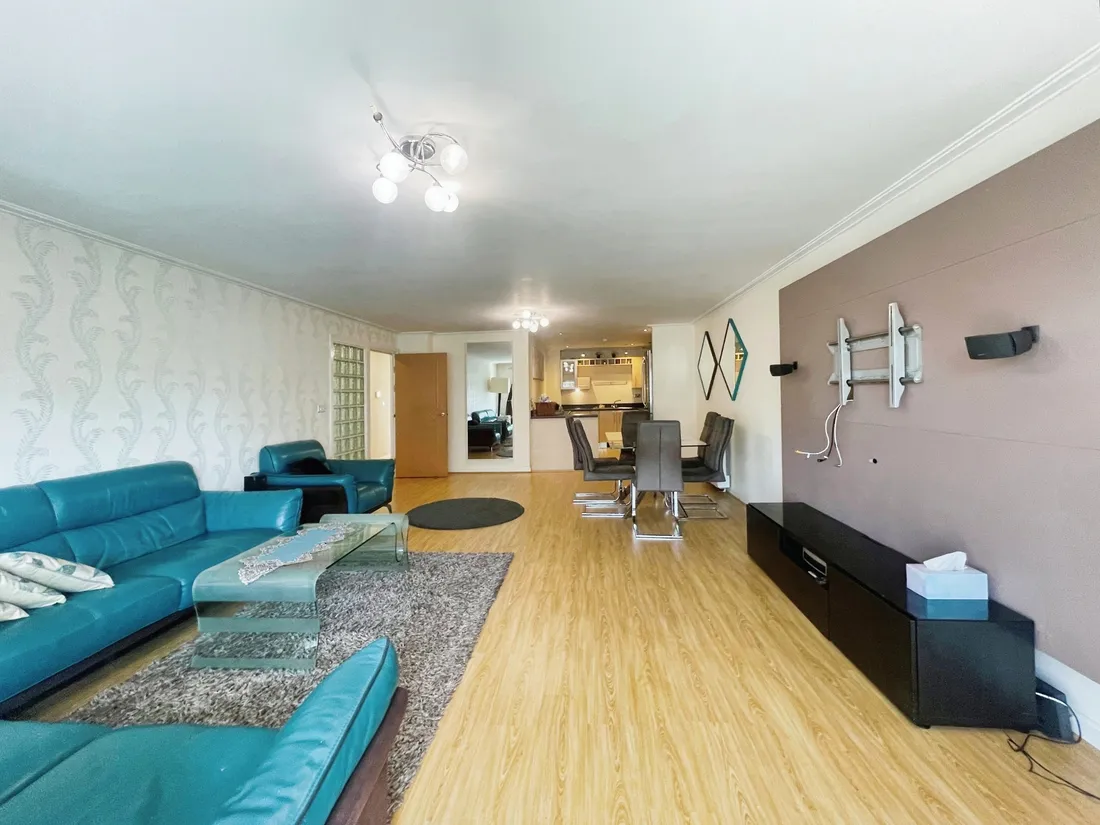 Flat Chandlery Way in Cardiff