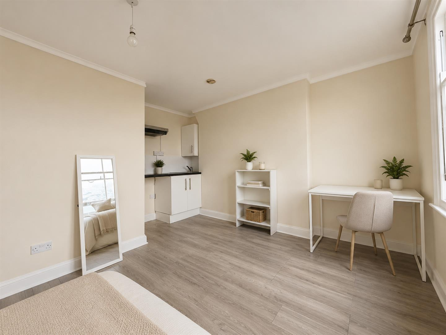 Room Hogarth Road in Greater London