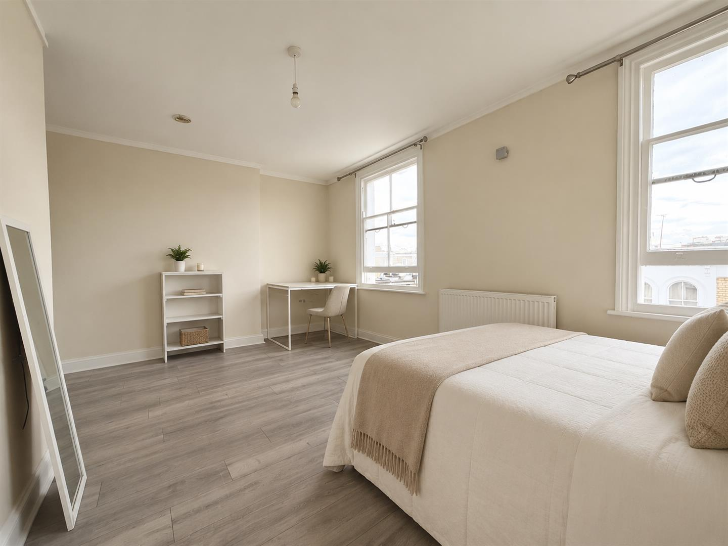Room Hogarth Road in Greater London