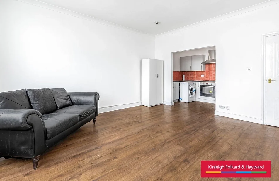 Flat Lewisham Way in Greater London