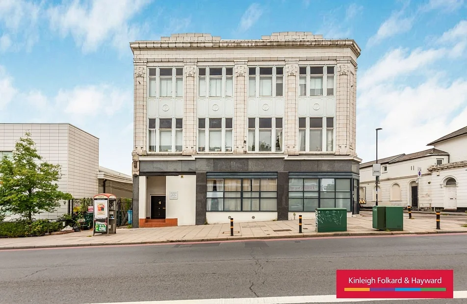 Flat Lewisham Way in Greater London