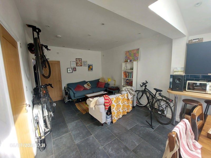 House Gloster Avenue in Bristol