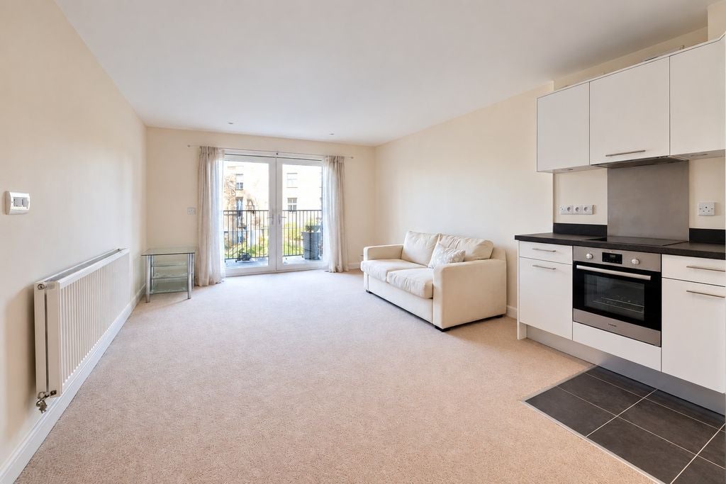 Flat Unwin Way in Greater London