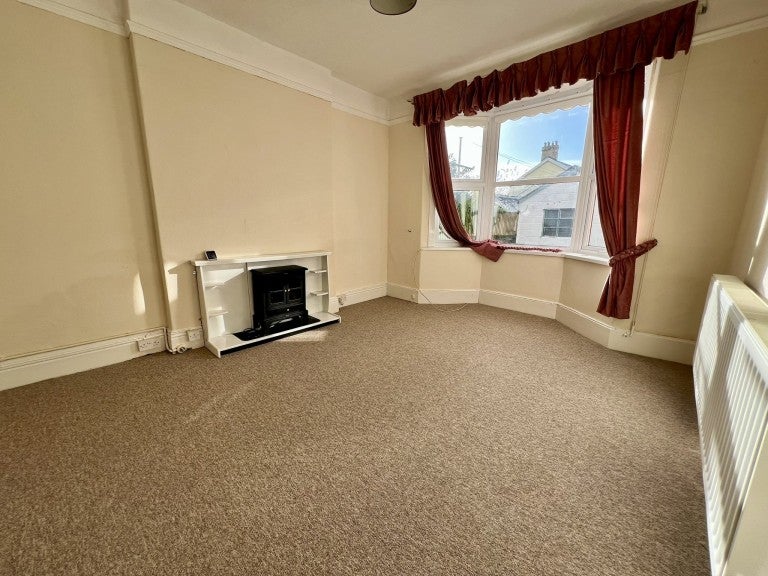 Flat Myrddin Crescent in Carmarthen