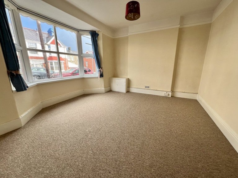 Flat Myrddin Crescent in Carmarthen