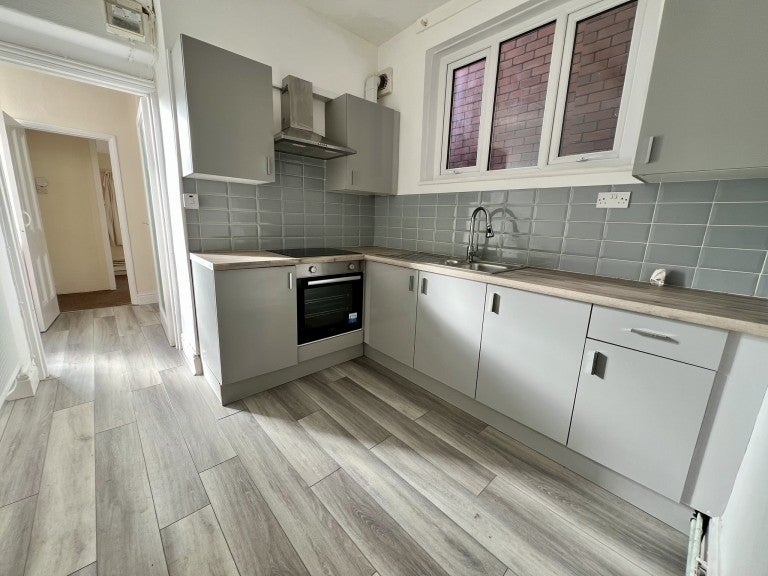 Flat Myrddin Crescent in Carmarthen