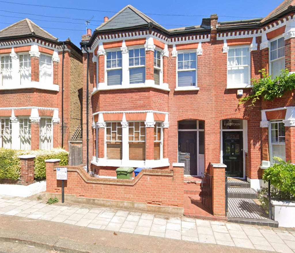 Flat Ruskin Walk in Greater London